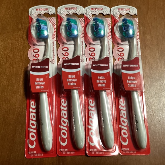 Colgate 360 Whitening Medium Manual Toothbrushes Bundle - Picture 2 of 7